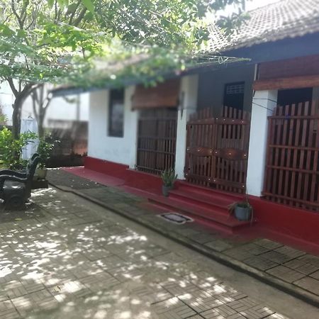 Ami Place Rooms With Kitchen Hikkaduwa Ngoại thất bức ảnh